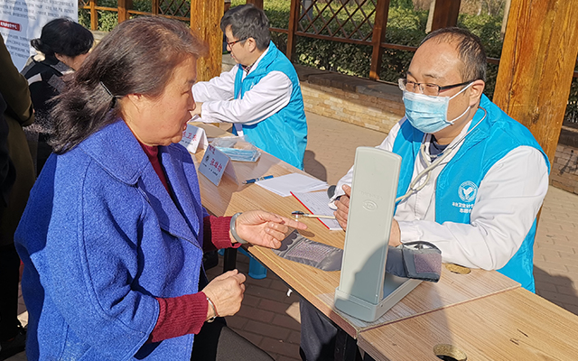 【学雷锋日】乐鱼官网,乐鱼（中国）举办“爱满京城，牵手智慧家医”志愿服务活动(图5)